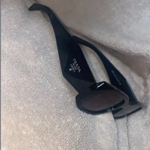 Exclusive Prada Sunglasses ( Woman ) - Picture 2 of 3